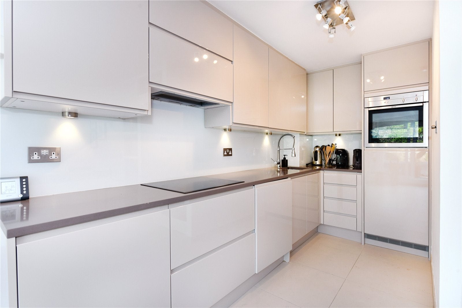 Flat Albion Mews in City of Westminster