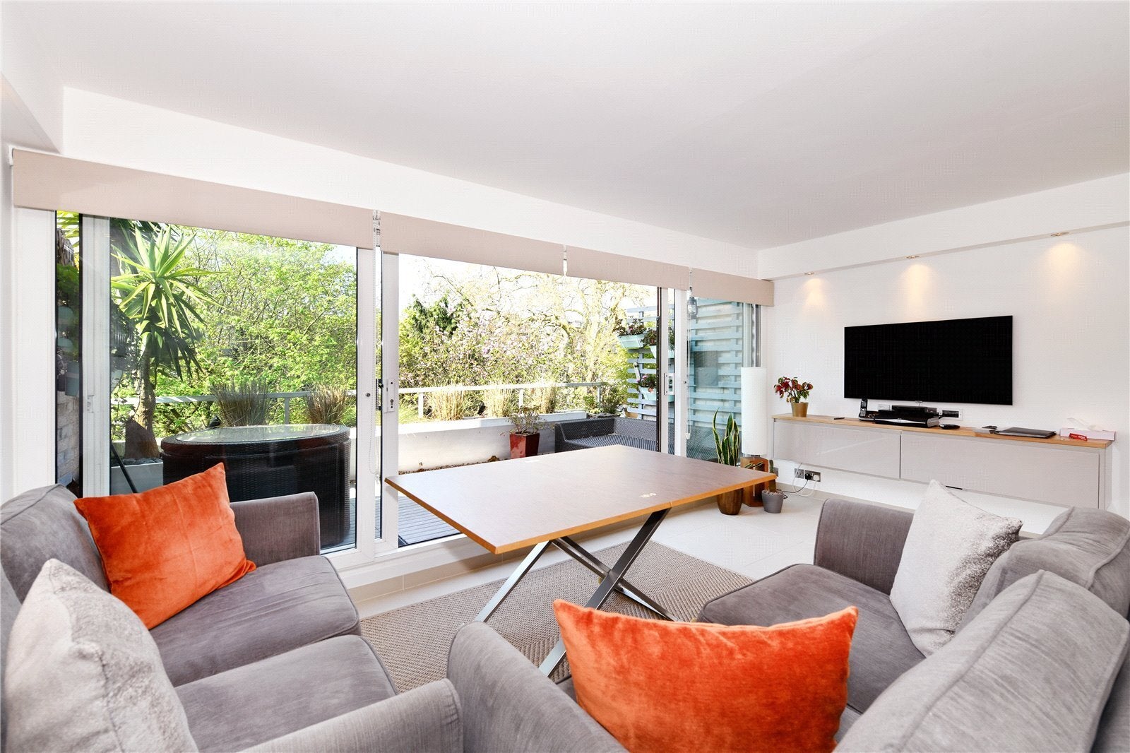 Flat Albion Mews in City of Westminster