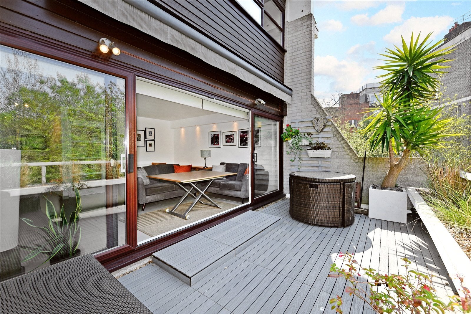 Flat Albion Mews in City of Westminster