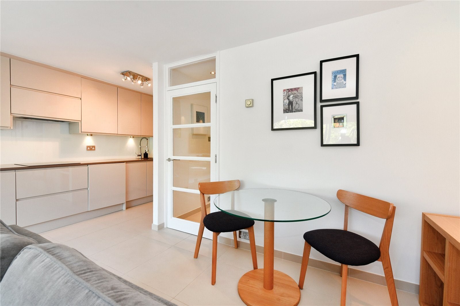 Flat Albion Mews in City of Westminster