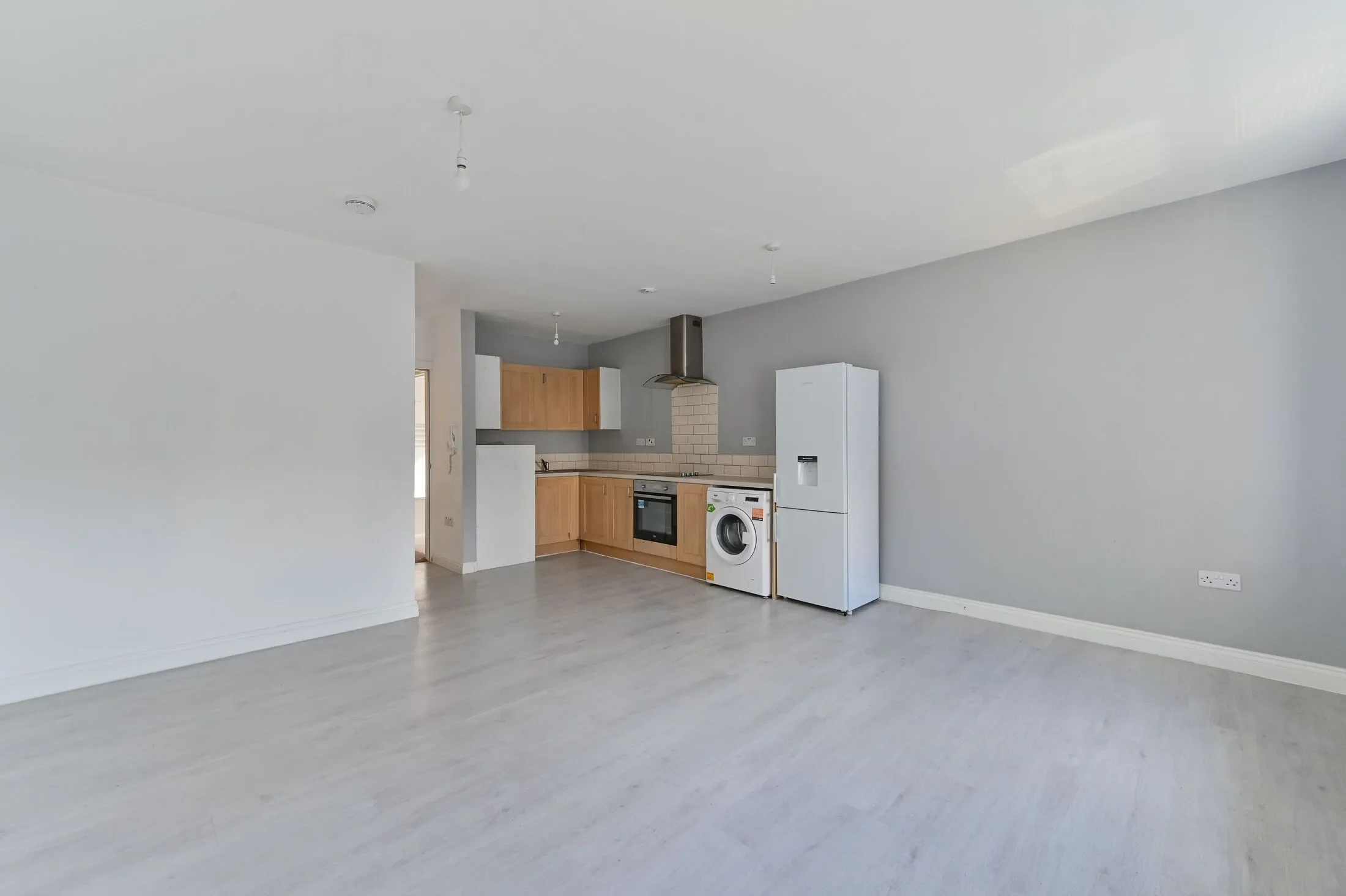 Flat Lower Road in Greater London