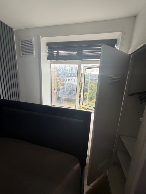 Room Abbey Close in Greater London