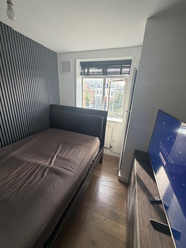 Room Abbey Close in Greater London