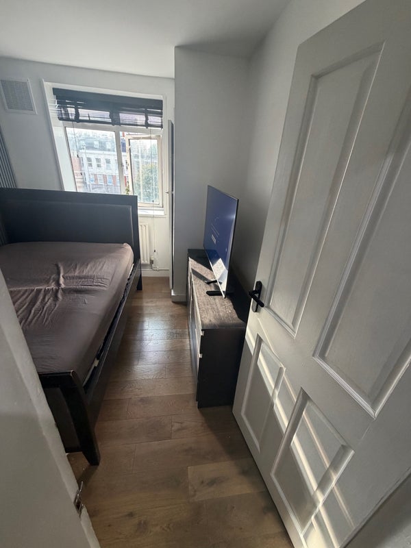 Room Abbey Close in Greater London