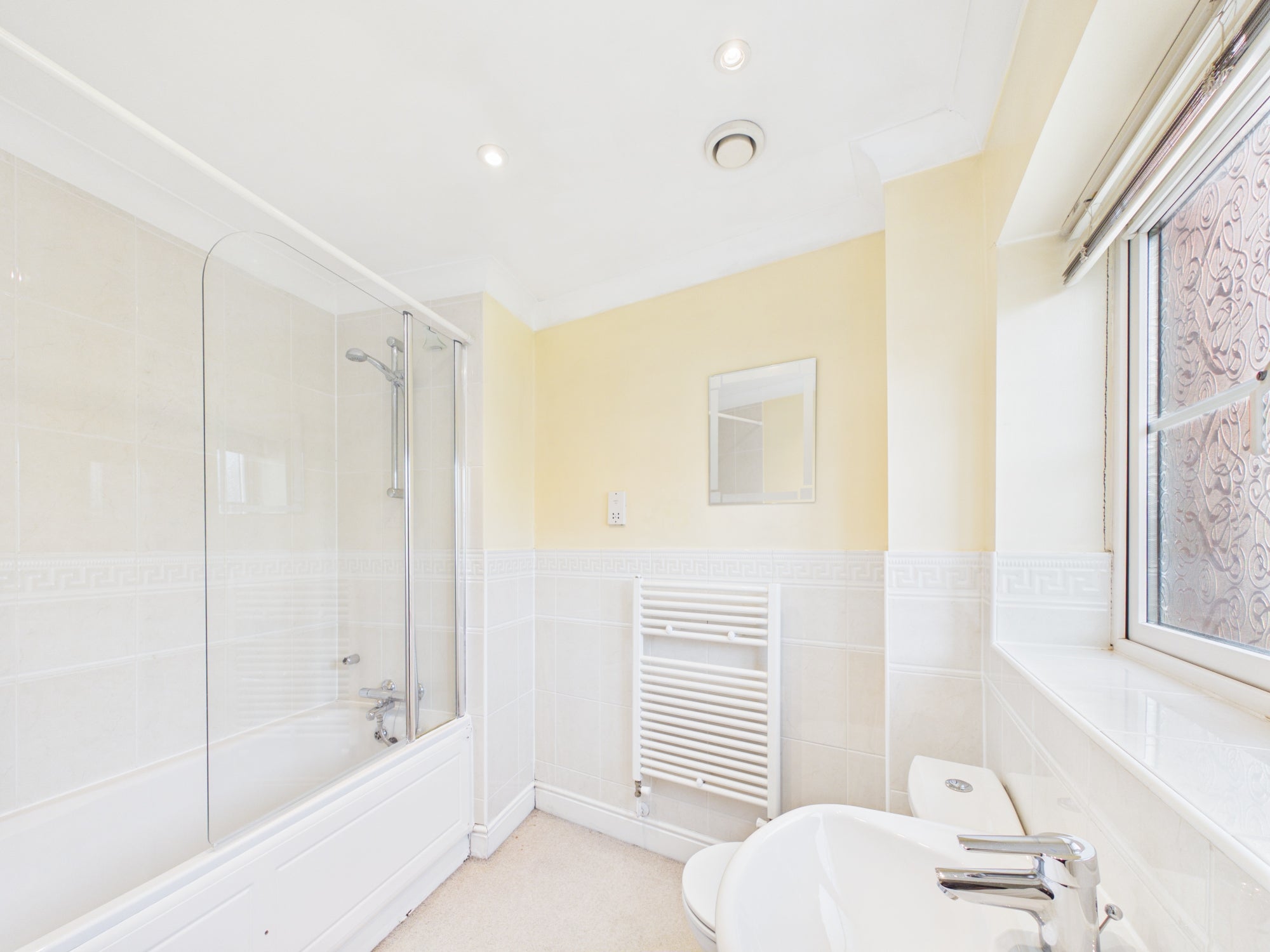 Room Brookbank Close in Cheltenham