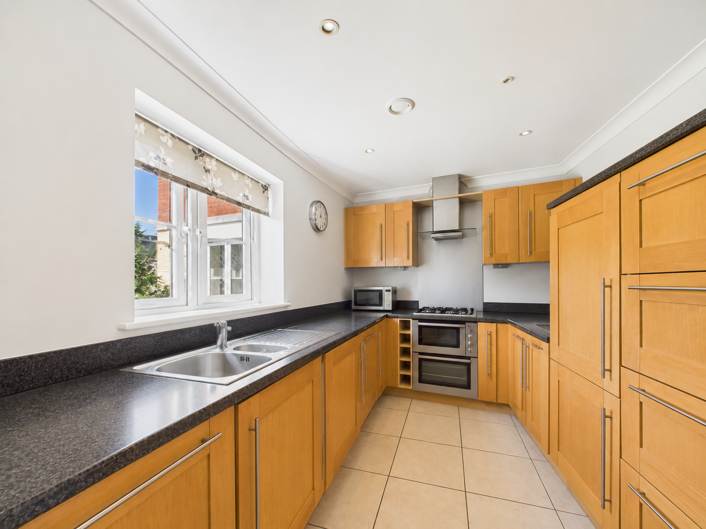 Room Brookbank Close in Cheltenham