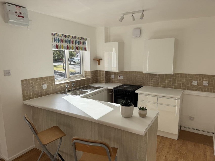 Flat Underhill Close in Newport