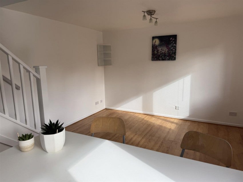 Flat Underhill Close in Newport