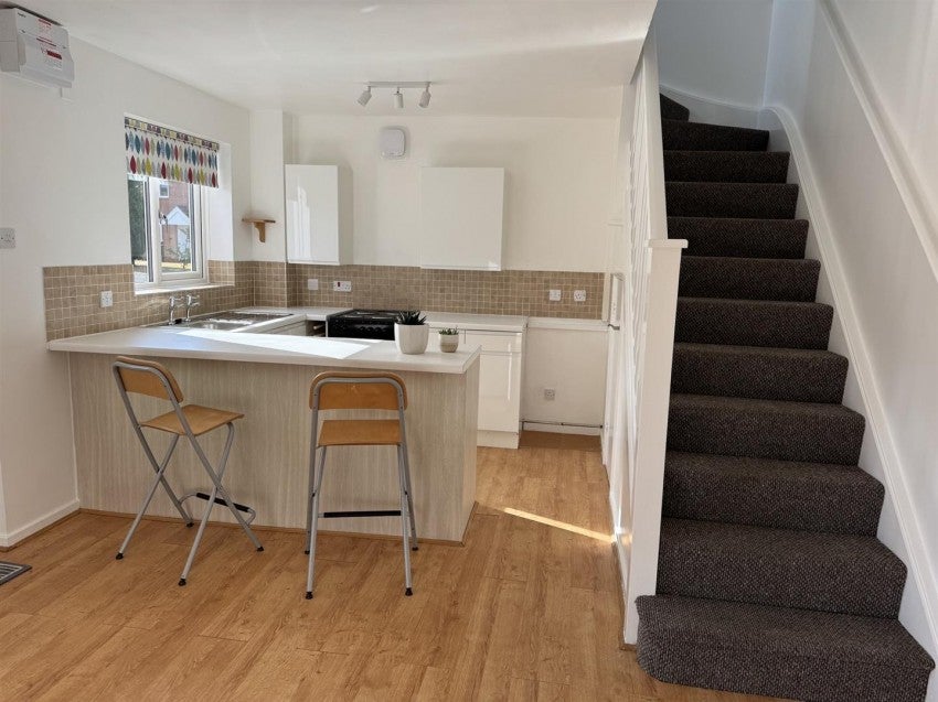 Flat Underhill Close in Newport