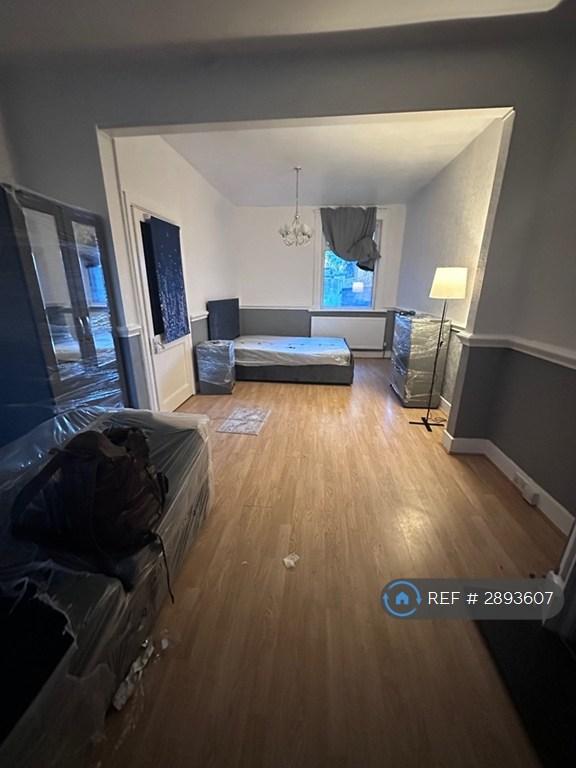 Room Willow Road in Greater London