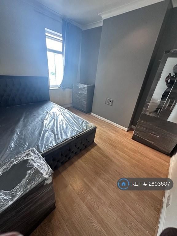 Room Willow Road in Greater London