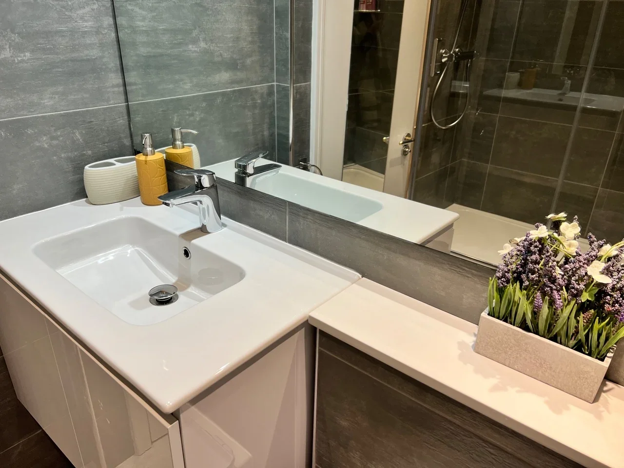Flat Cornwall Gardens in Greater London