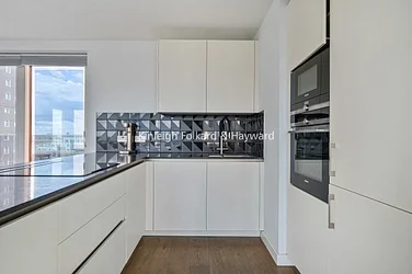 Flat Sayer Street in Greater London