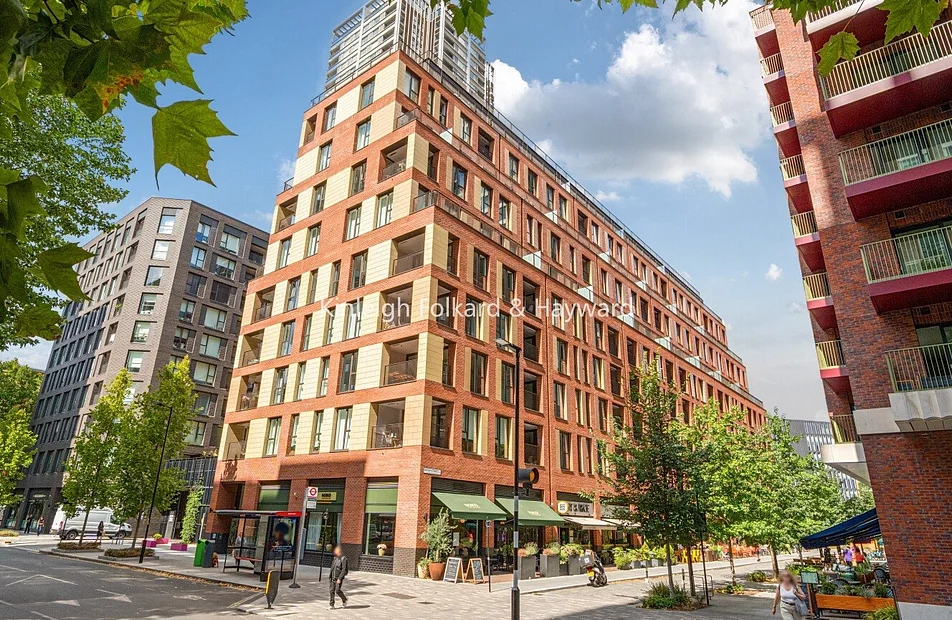 Flat Sayer Street in Greater London