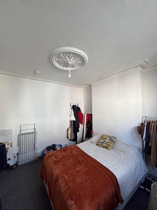 Room Drummond Road in Bristol