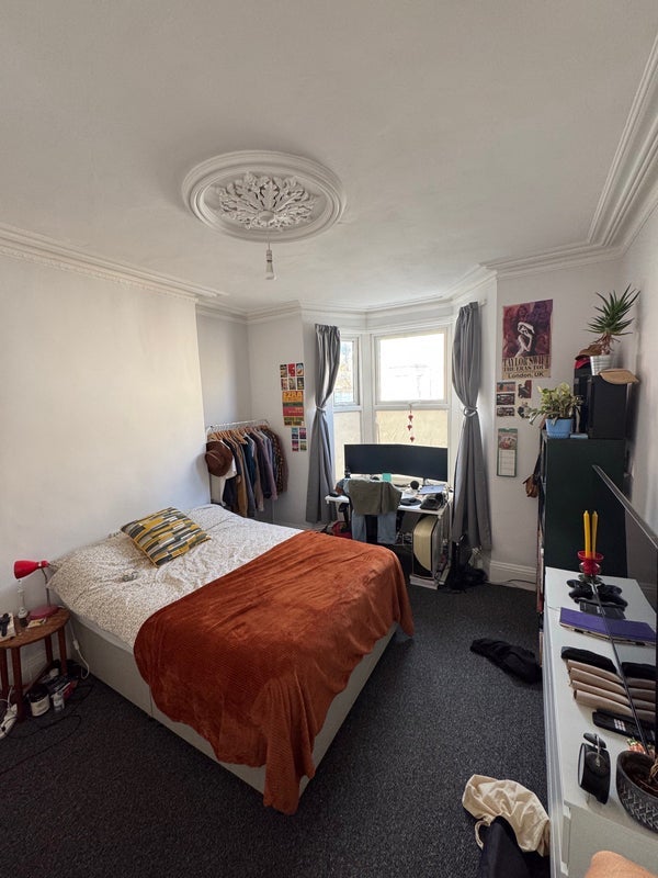 Room Drummond Road in Bristol
