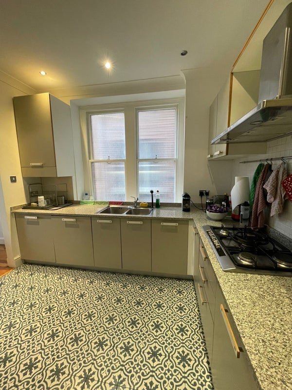 Room Biddulph Road in City of Westminster