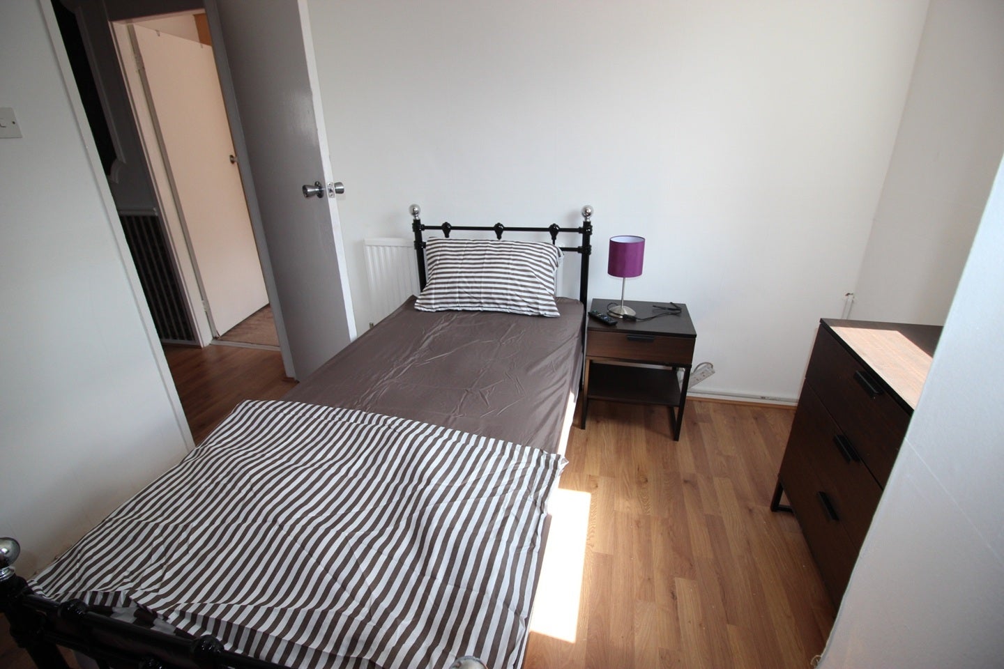Room Glengall Grove in Greater London