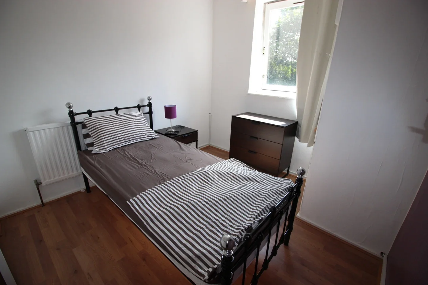 Room Glengall Grove in Greater London