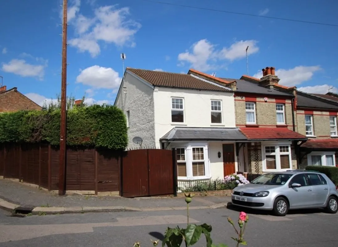House Middle Road in Greater London