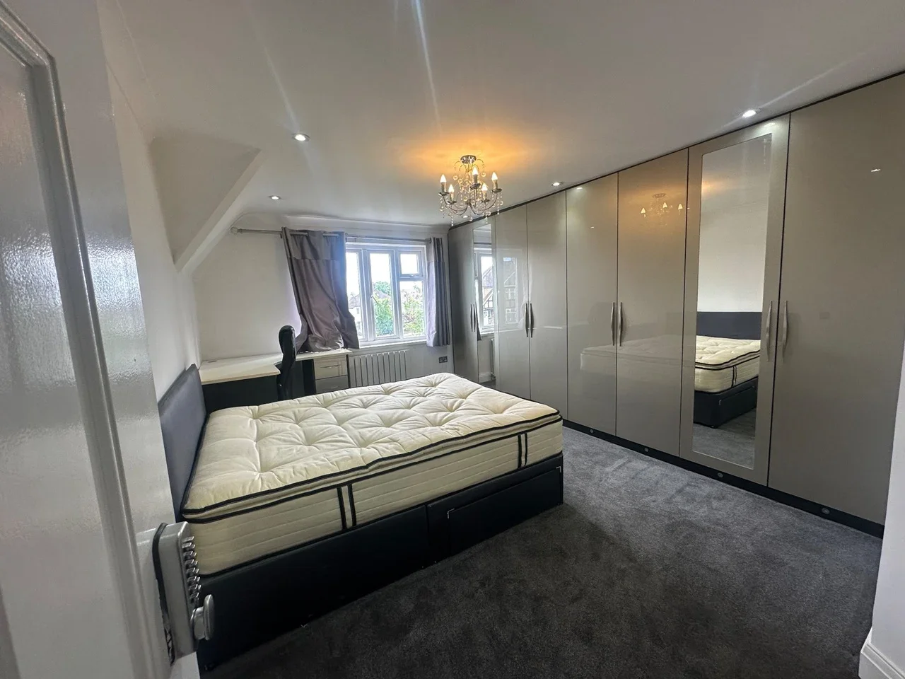 Room Imperial Close in Greater London