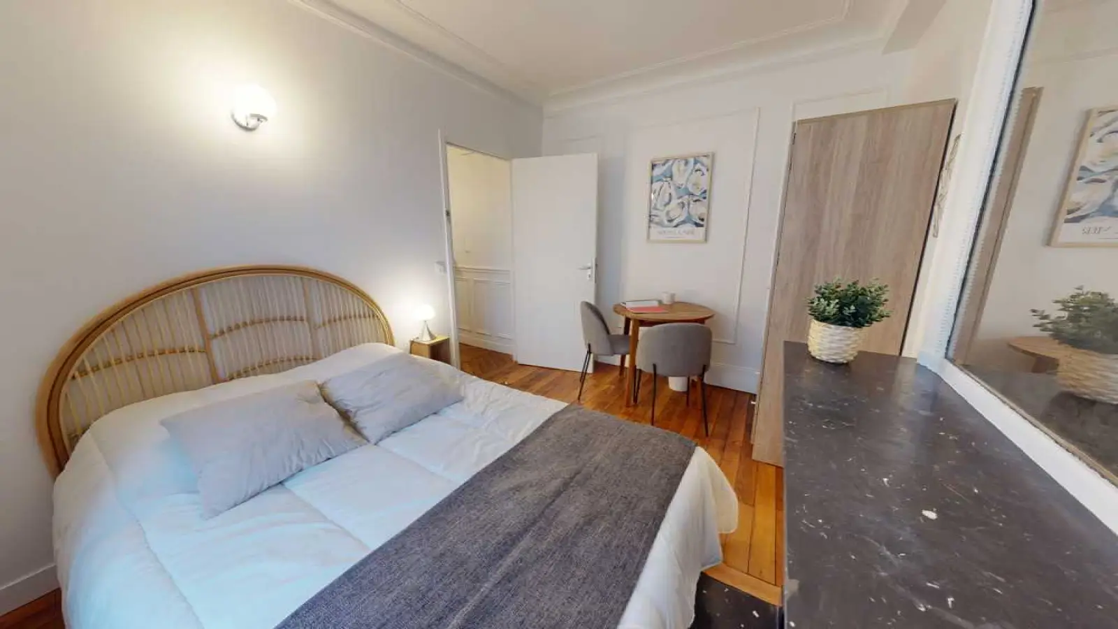 Room Rue Marguerite de Rochechouart in Paris
