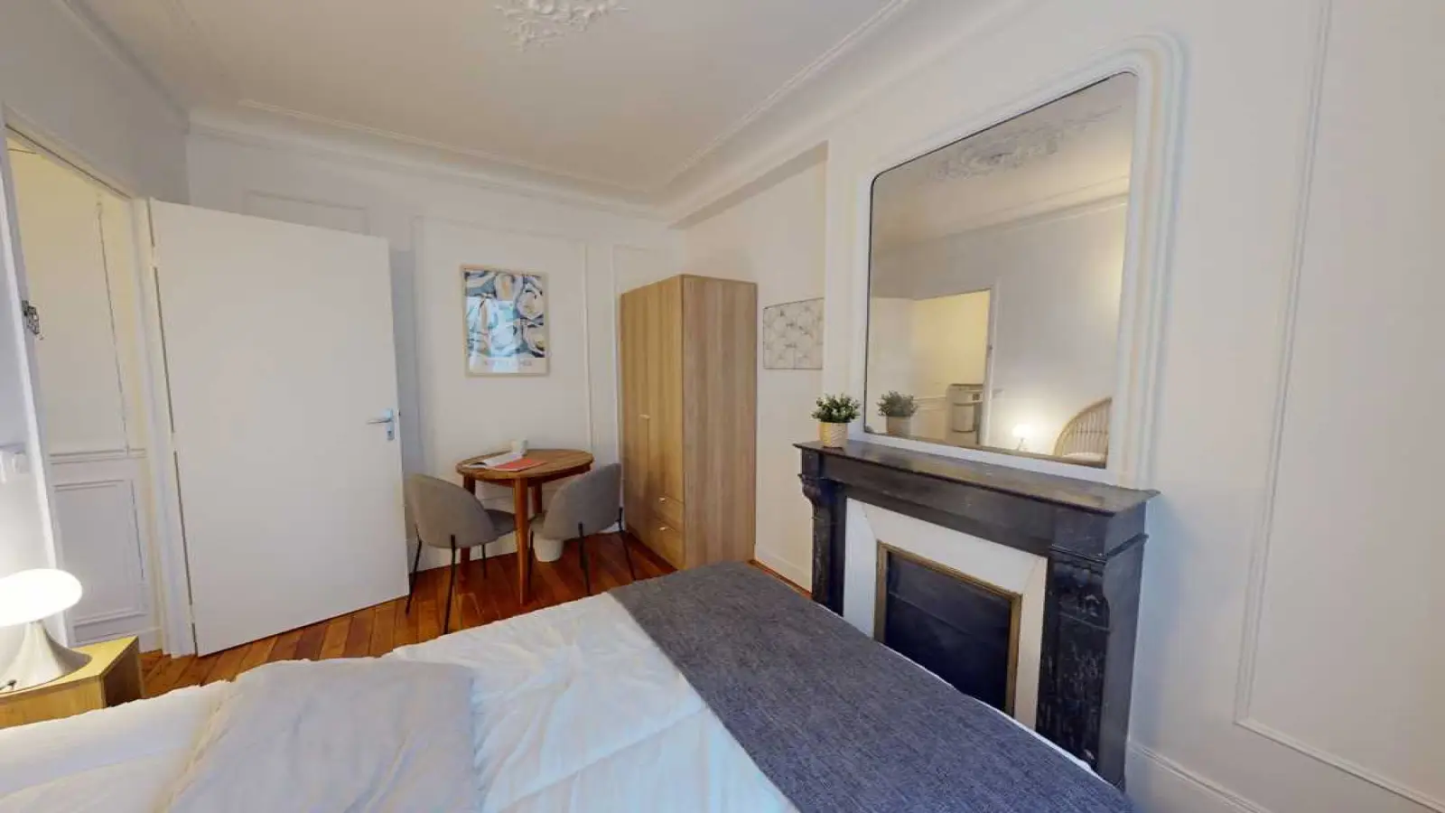 Room Rue Marguerite de Rochechouart in Paris
