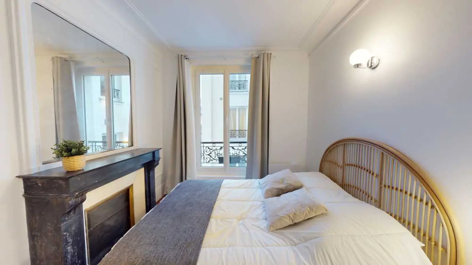 Room Rue Marguerite de Rochechouart in Paris