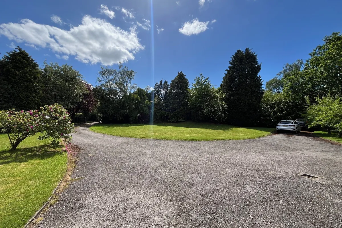 House Main Road in East Staffordshire