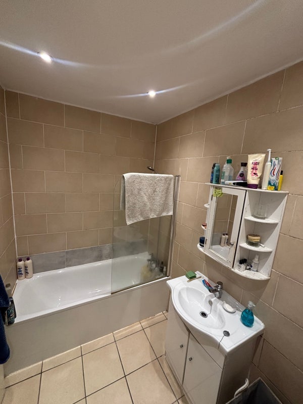 Flat Norcott Road in Greater London