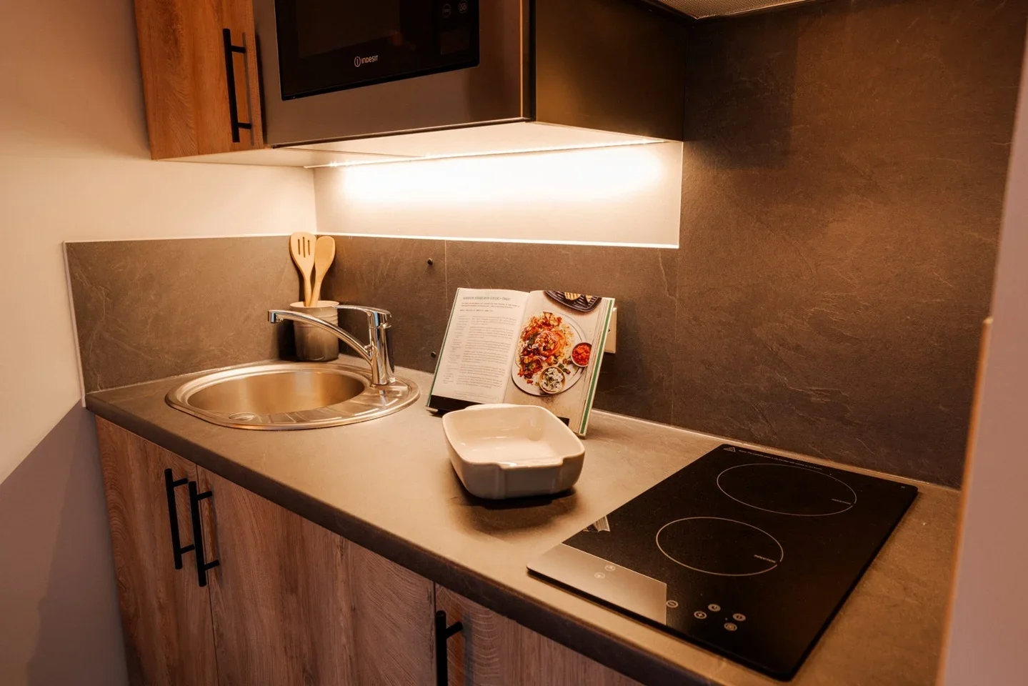 Flat Ilderton Road in Greater London