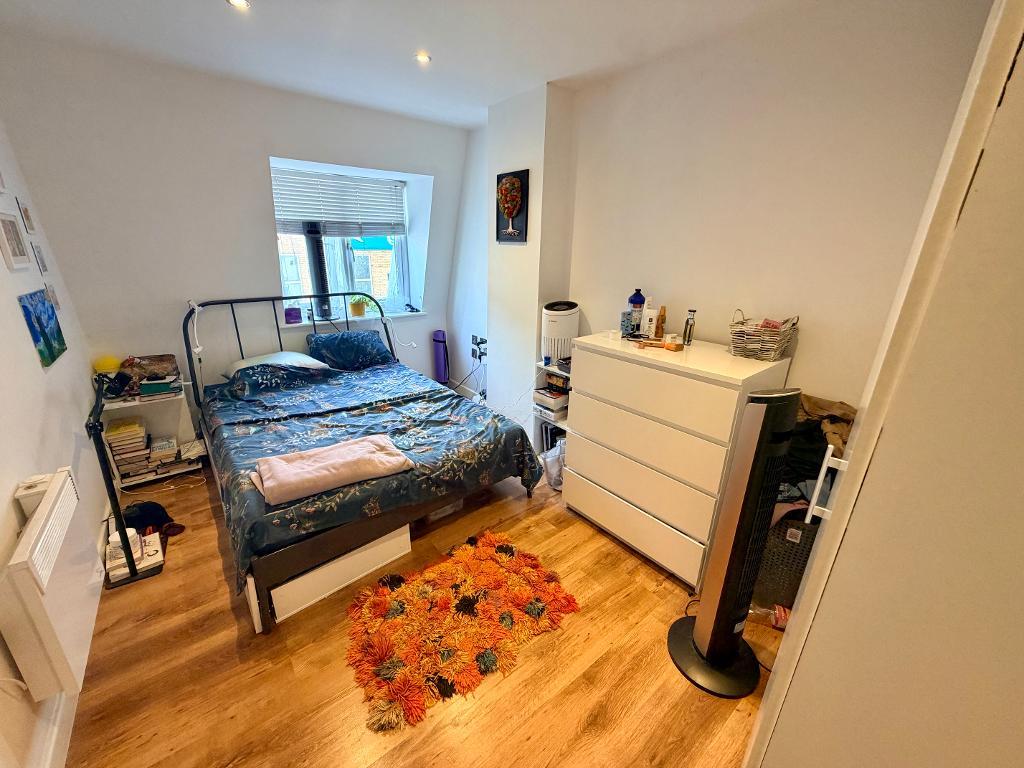 Flat Rye Lane in Greater London