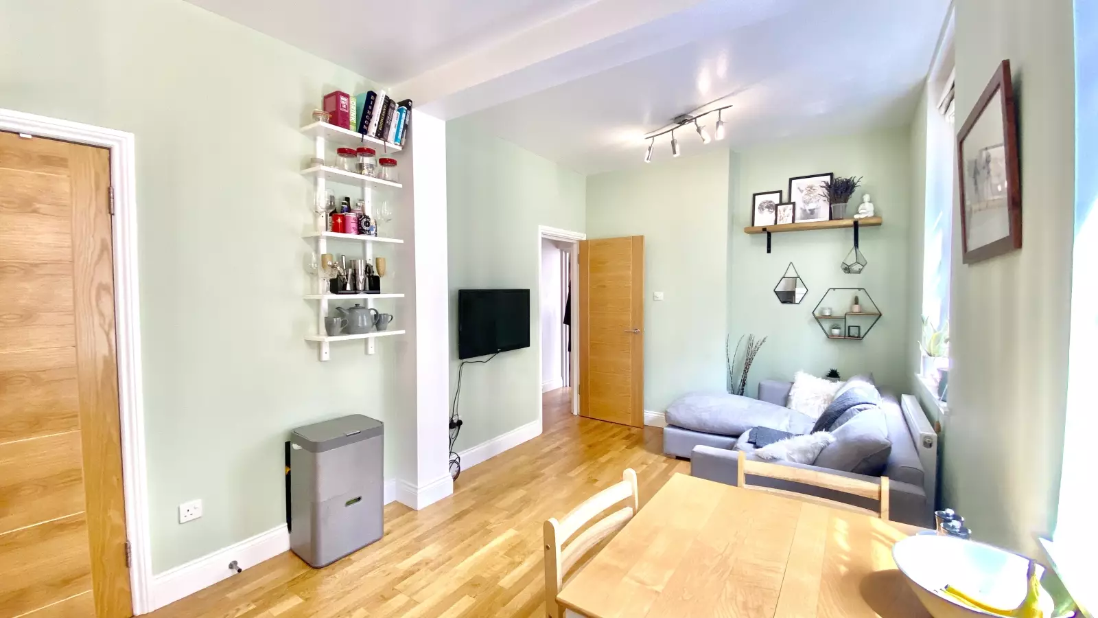 Flat Streatham Street in Greater London