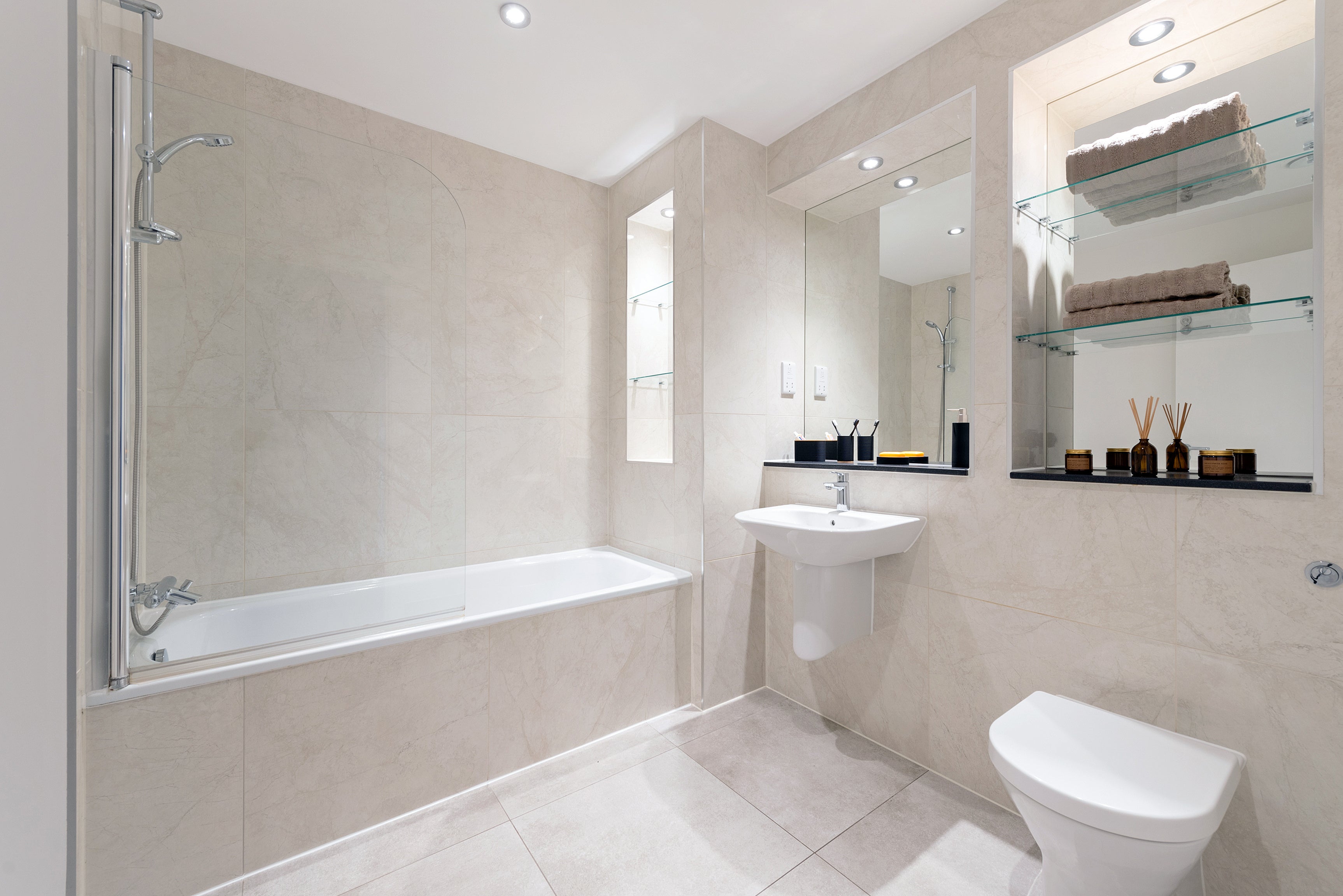 Flat Curtis Lane in Greater London