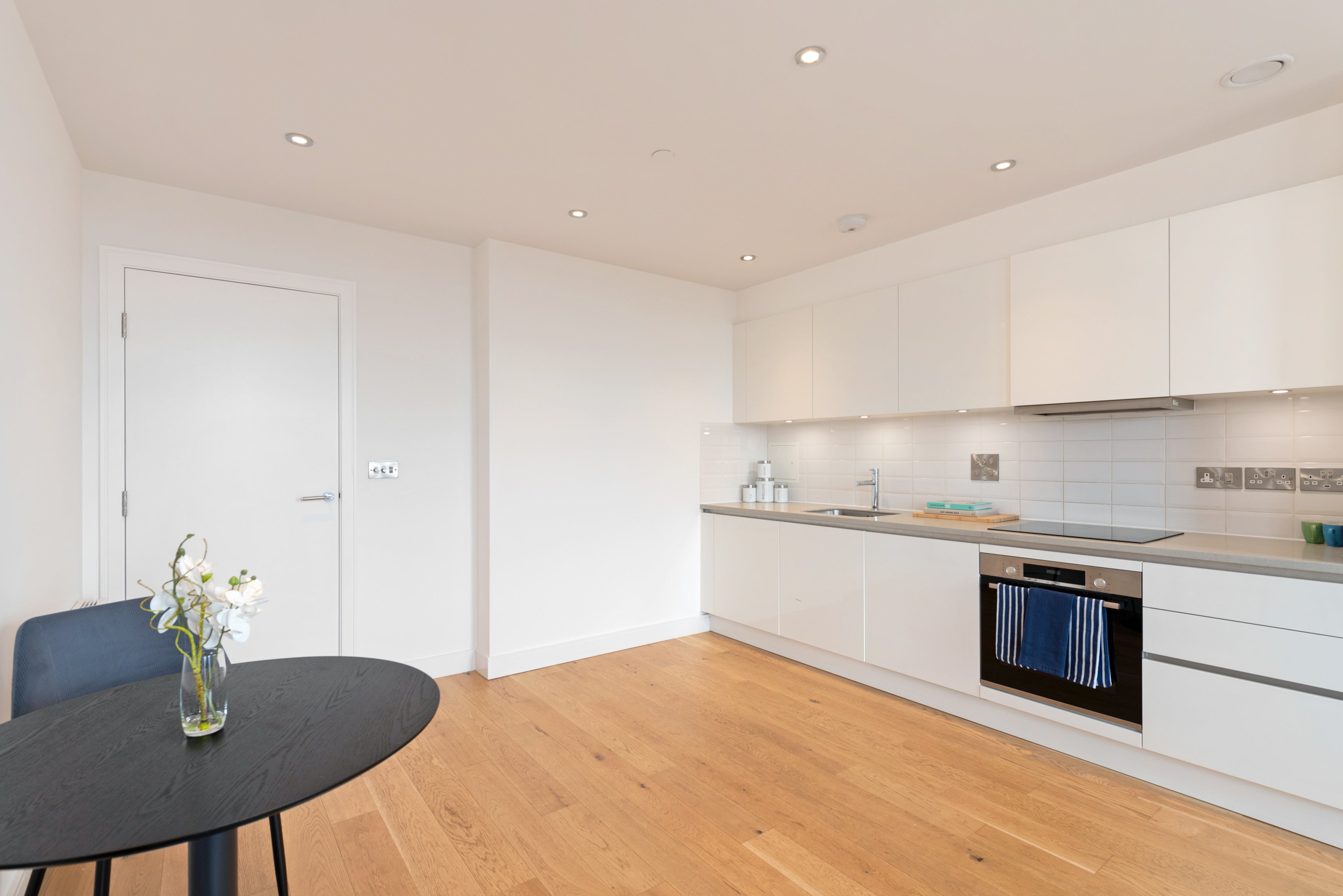 Flat Curtis Lane in Greater London