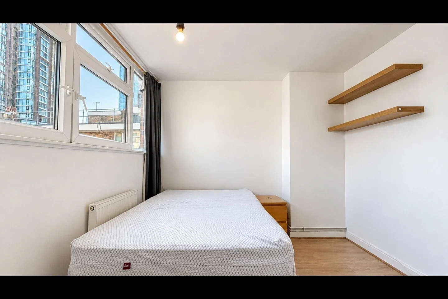 Room Micawber Street in Greater London