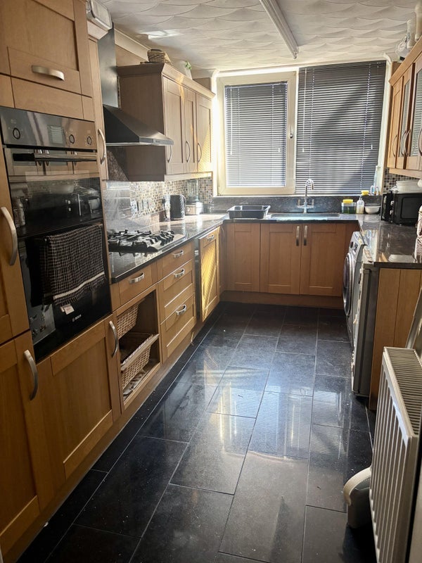 Room Hamfrith Road in Greater London