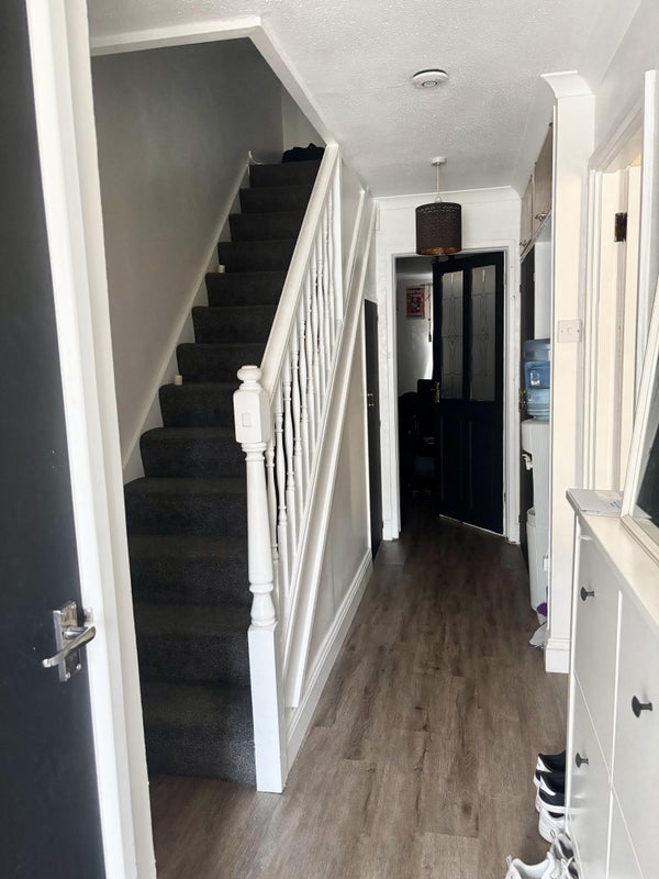 Room Hamfrith Road in Greater London