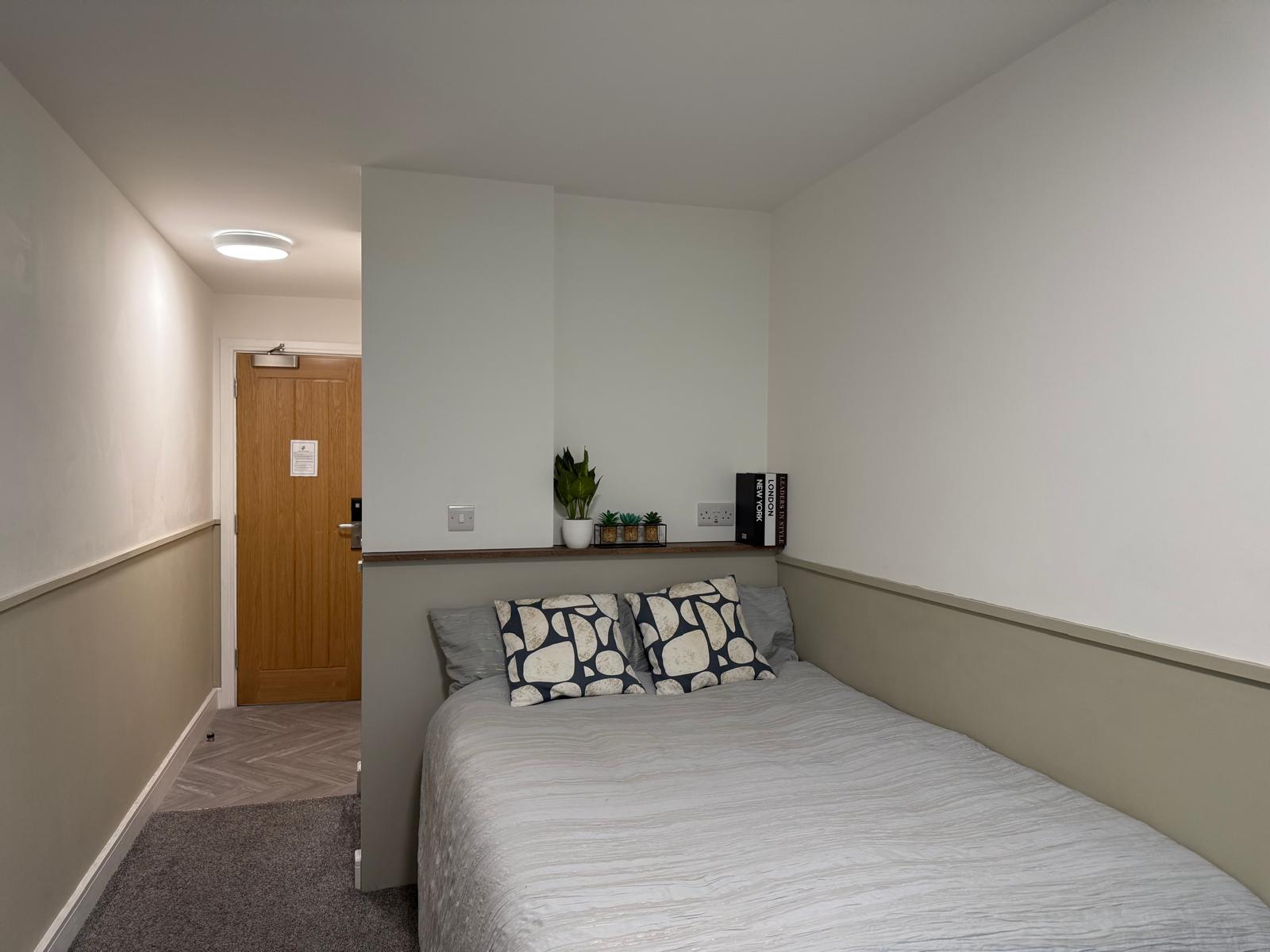 Room Alfreton Road in Nottingham