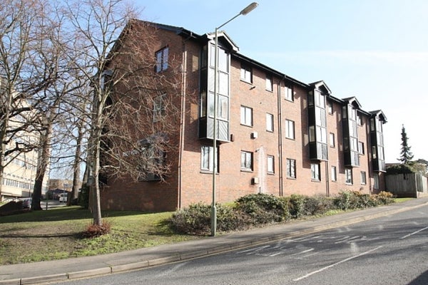 Flat Oriental Road in Woking