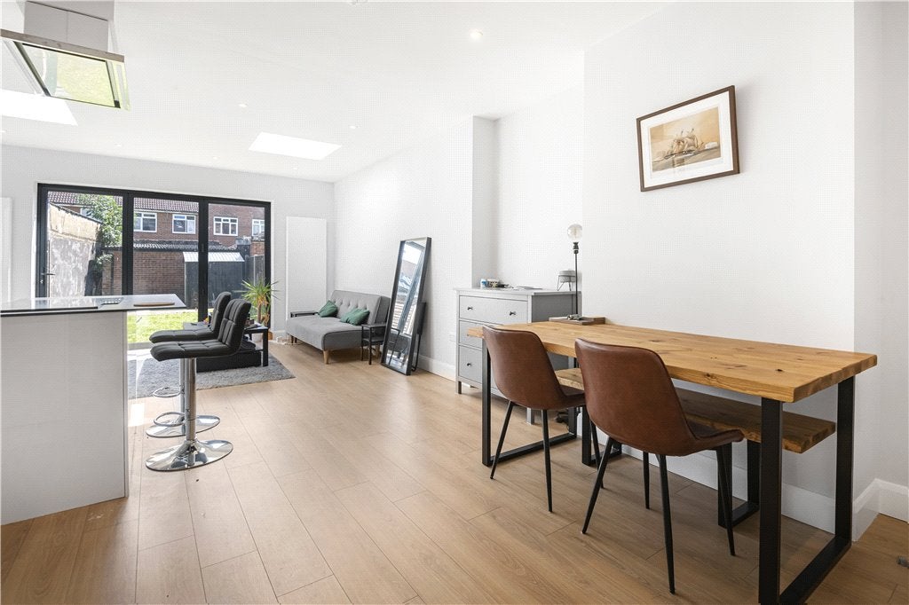 House Homefield Gardens in Greater London