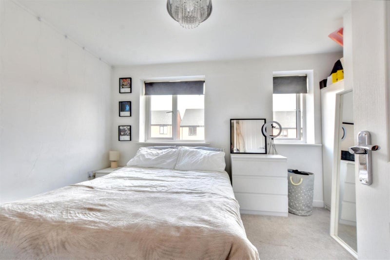Room Leaning Row in Nottingham
