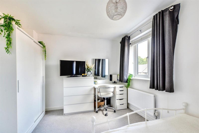 Room Leaning Row in Nottingham