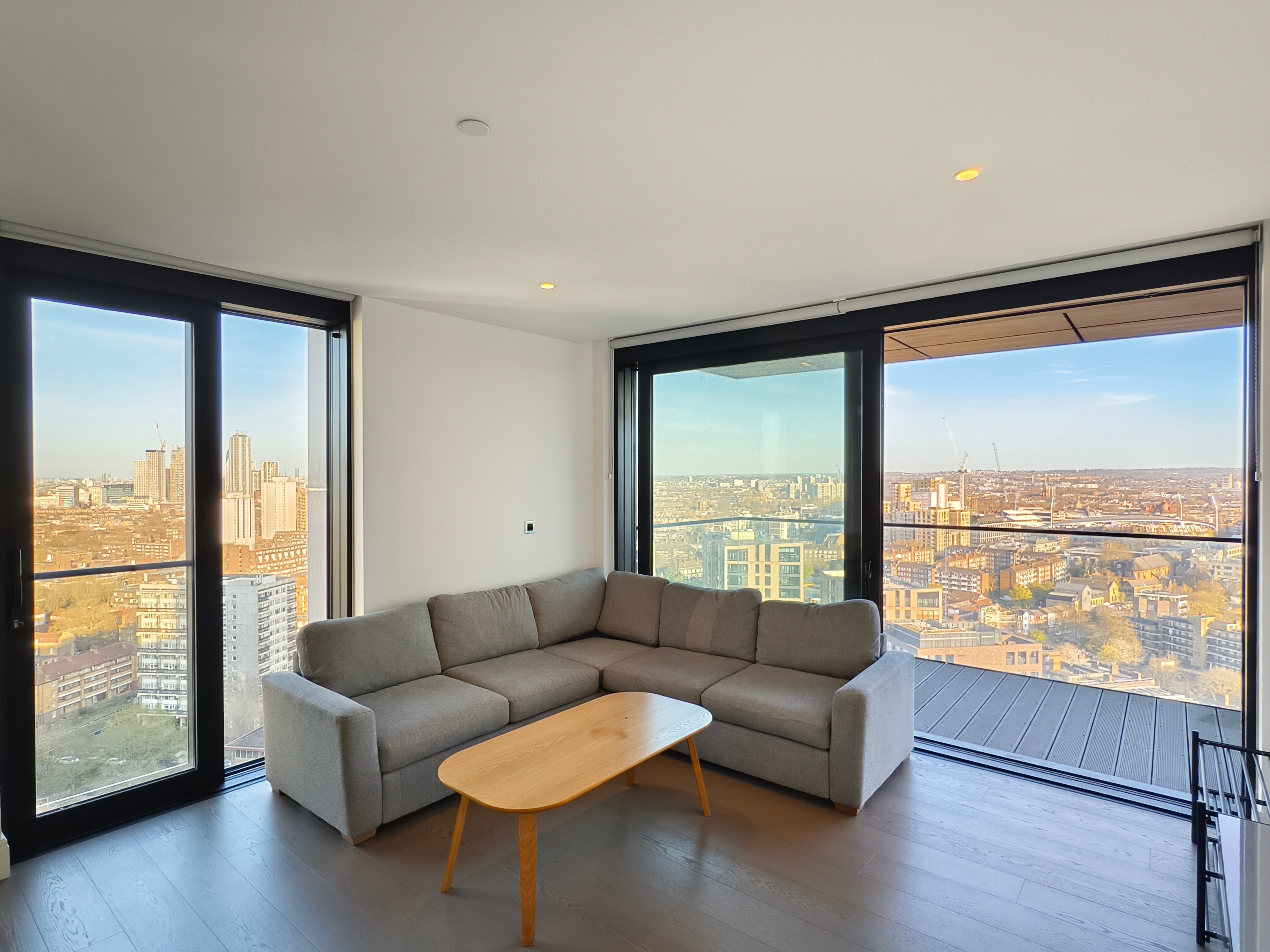 Flat Albert Embankment in Greater London