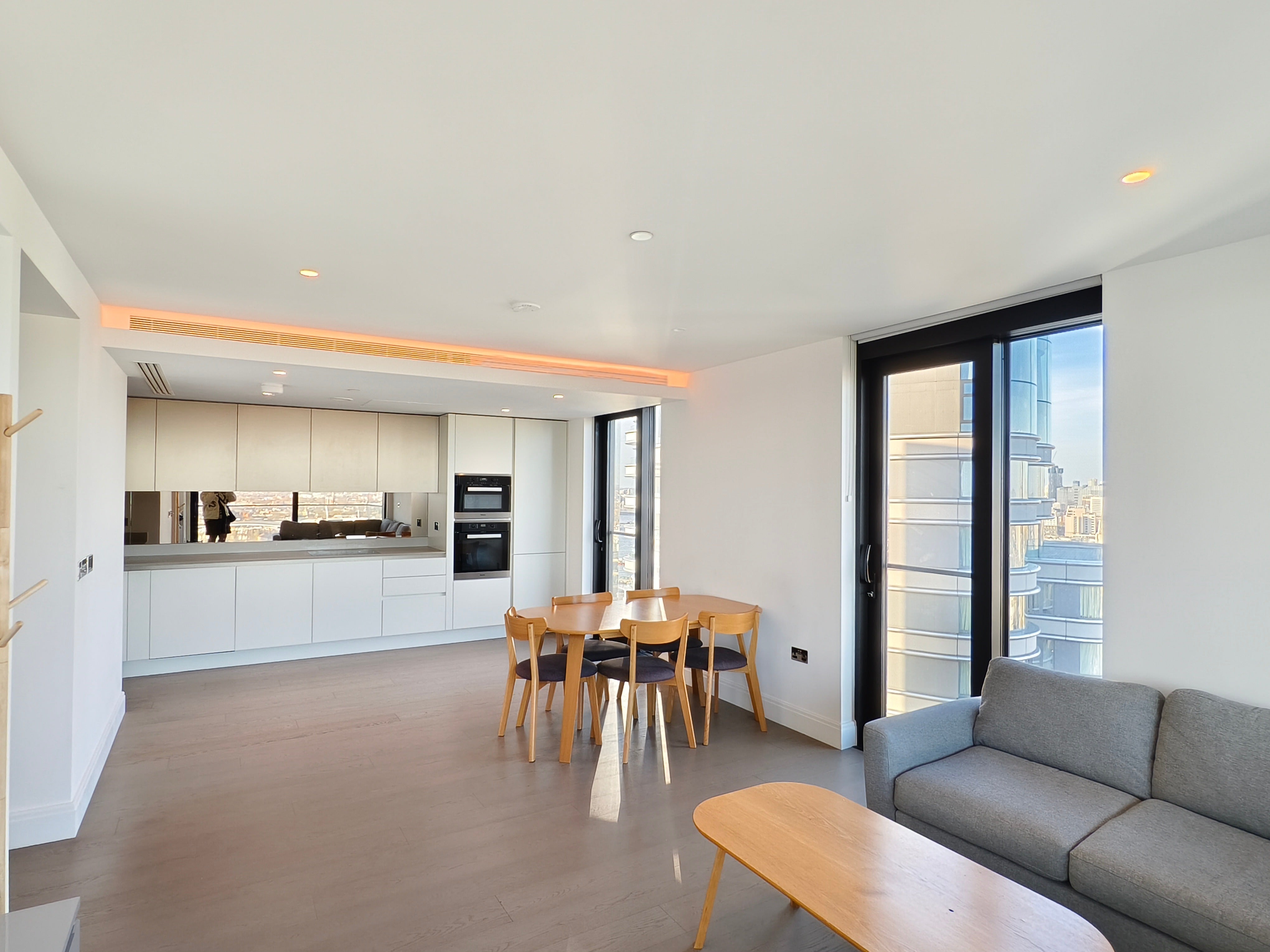 Flat Albert Embankment in Greater London