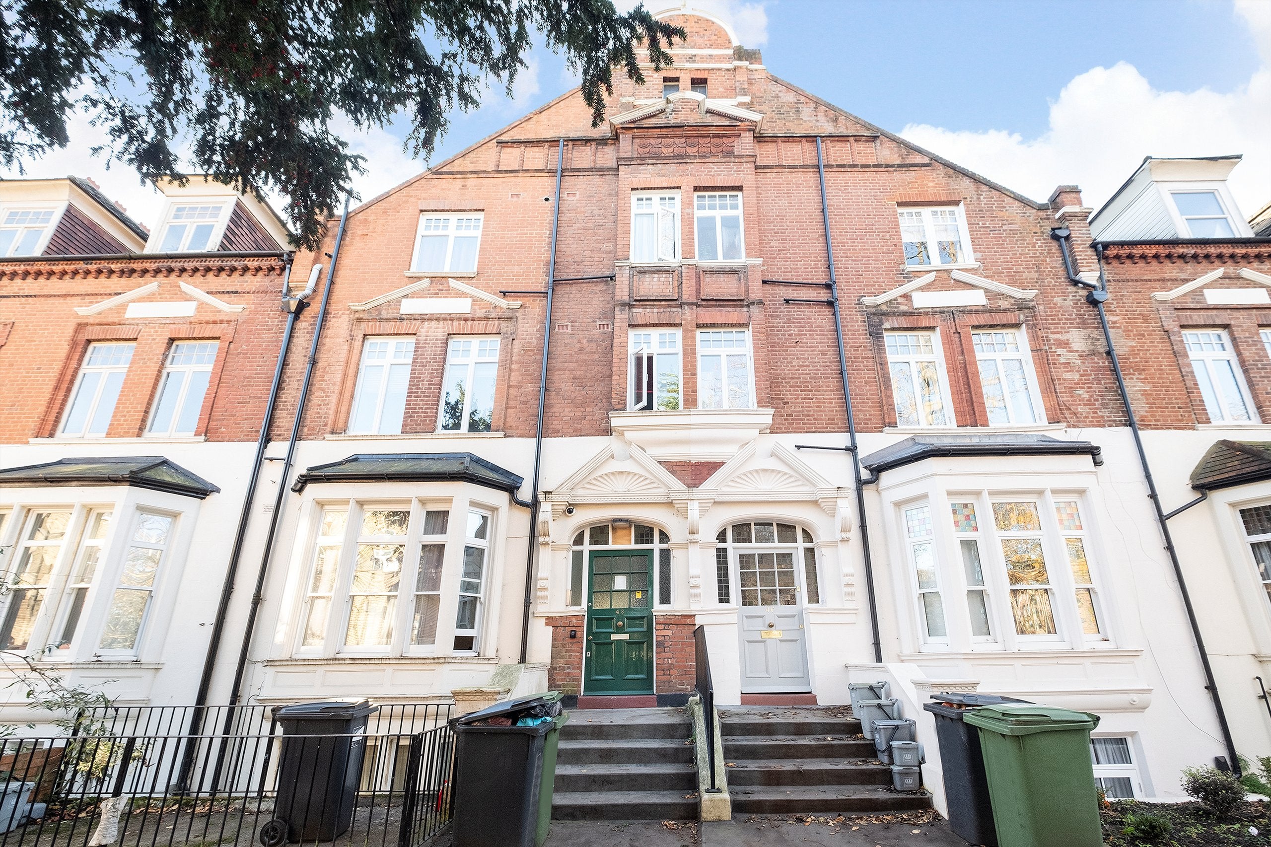Flat Adelaide Avenue in Greater London