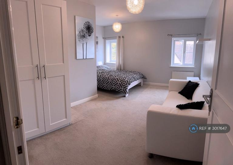 Room Ypres Road in Colchester