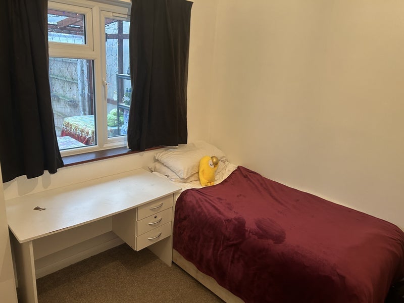 Room Northfields Road in Greater London