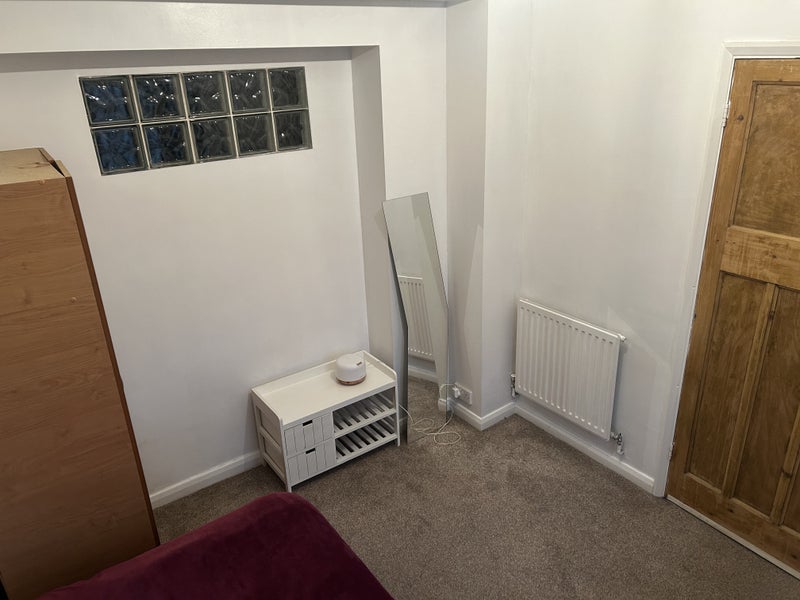 Room Northfields Road in Greater London