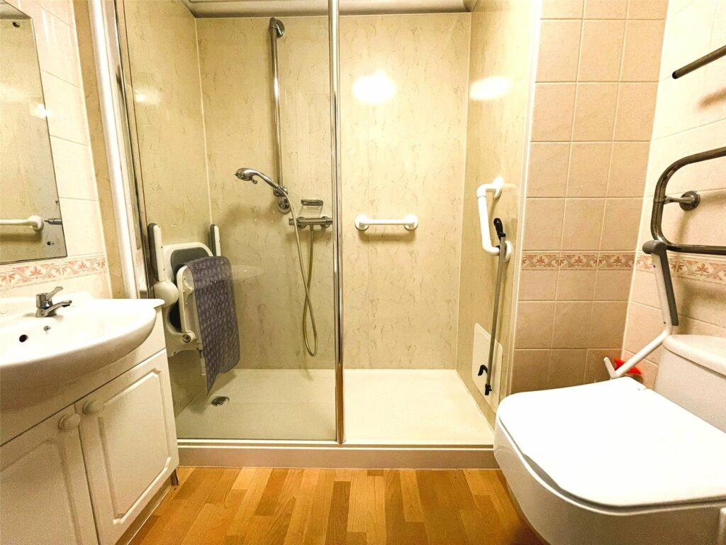 Flat Victoria Road in Rushmoor